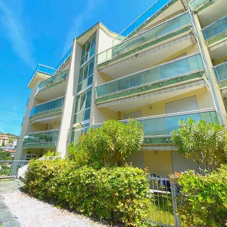 Casa Vacanza Con Piscina * San Remo